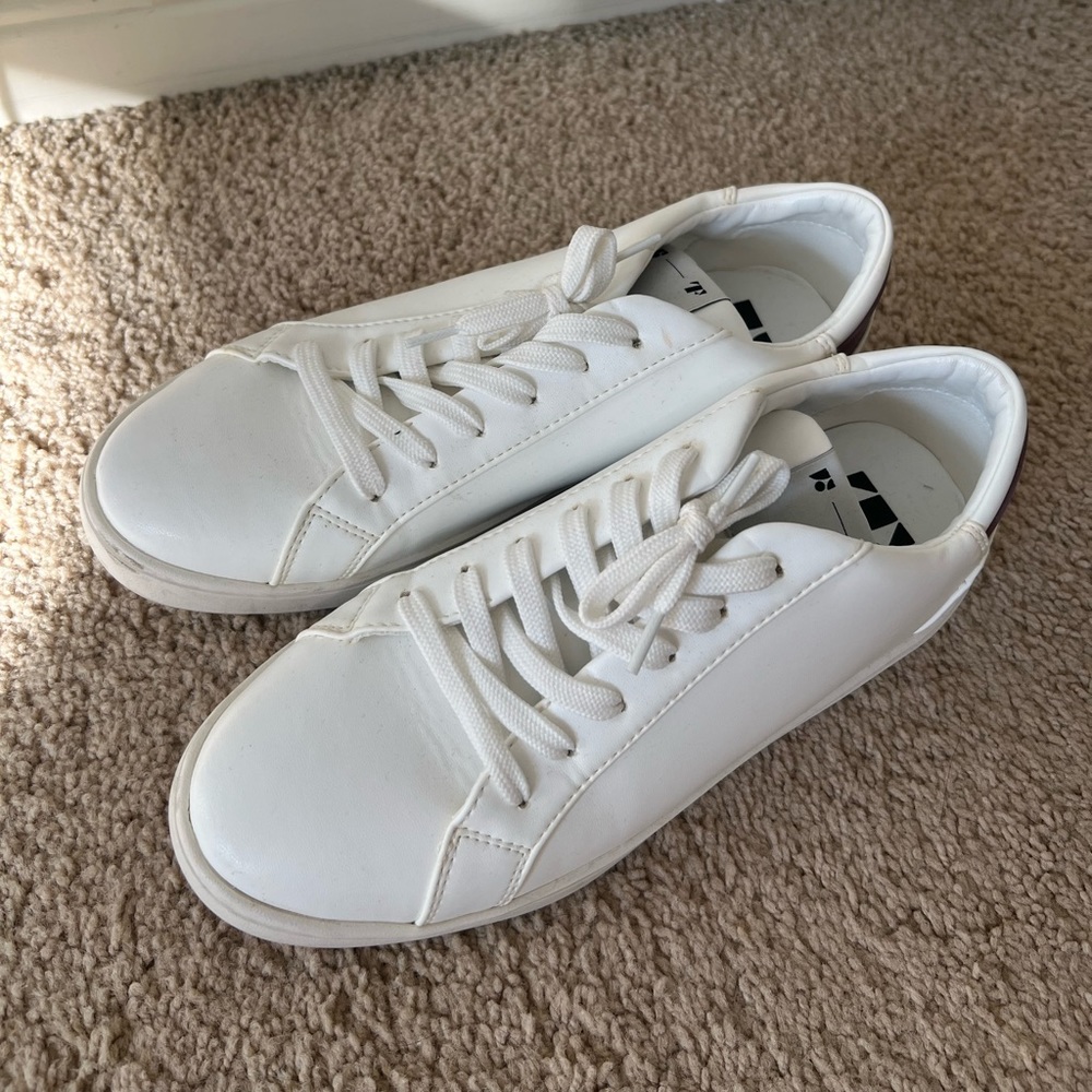 Size 7.5 White Low-Top Lace-Up Sneakers